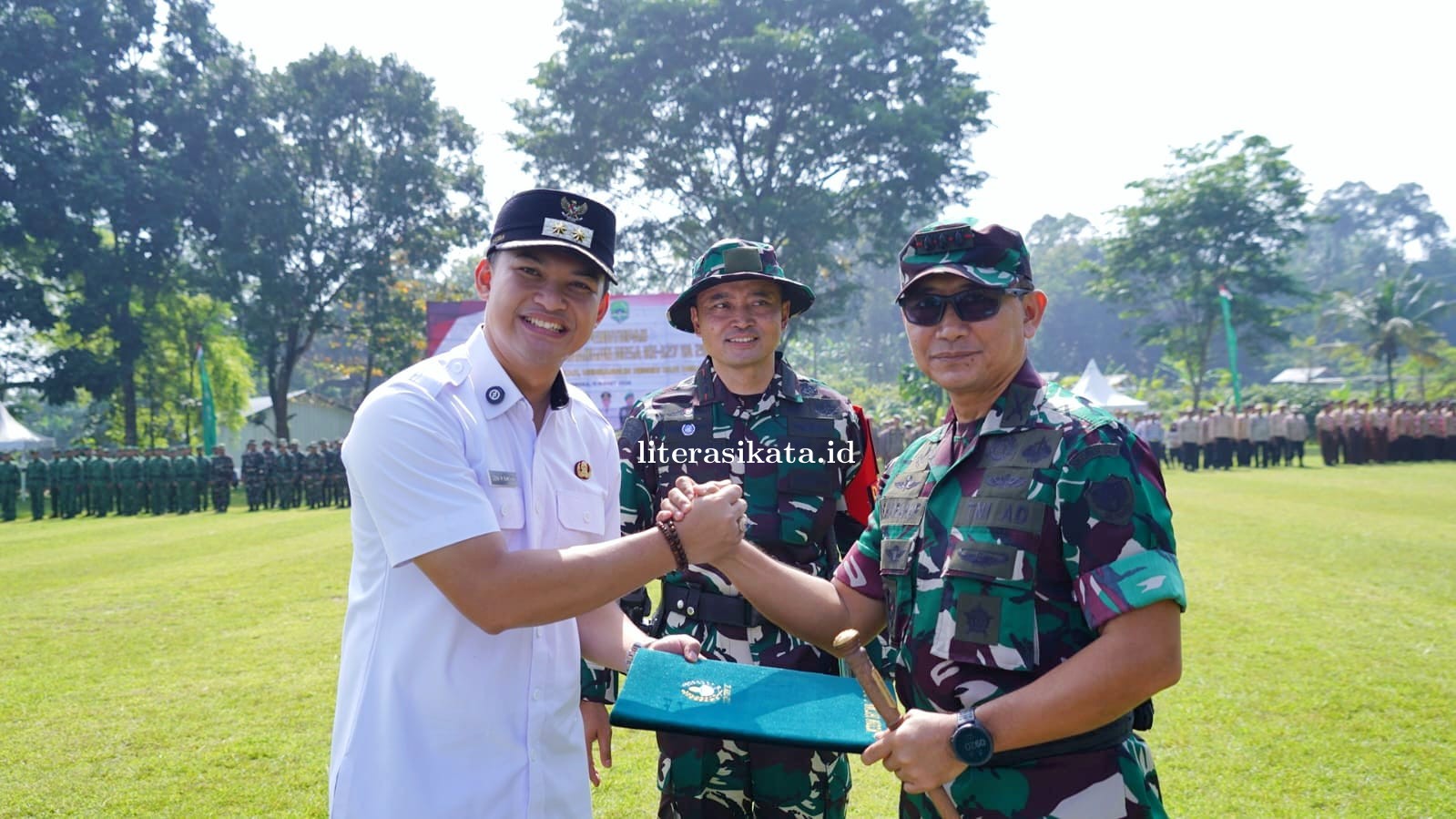 Wabup Dena Muhamad Ramdhan Tutup TMMD Ke - 127 di Sindangwangi.